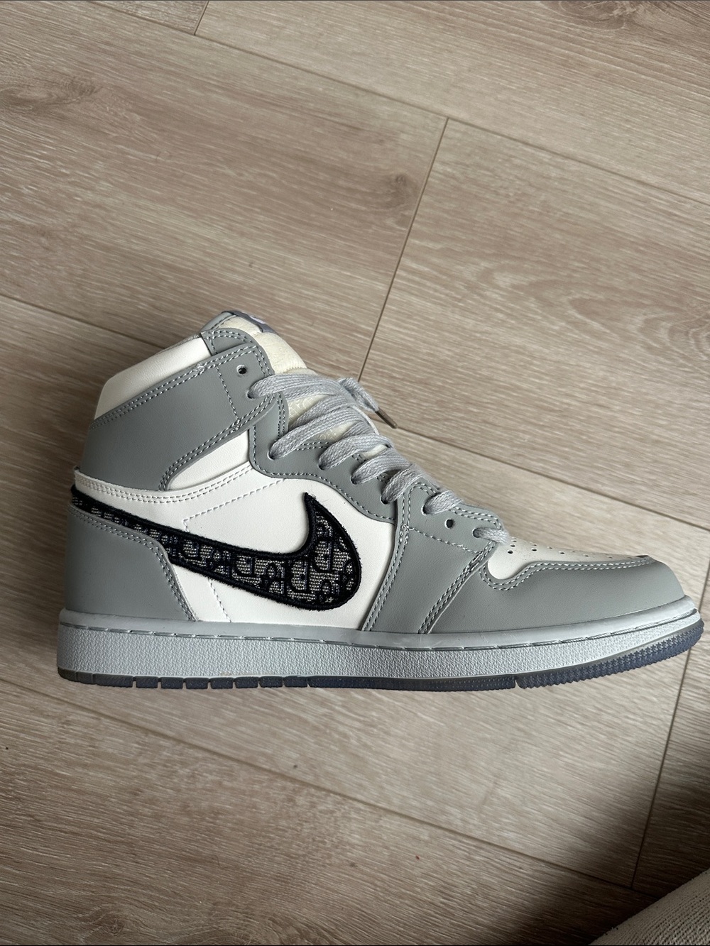 Jordan 1 Retro High Dior
